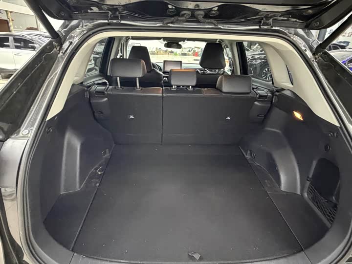 Фото 16 - Toyota RAV4