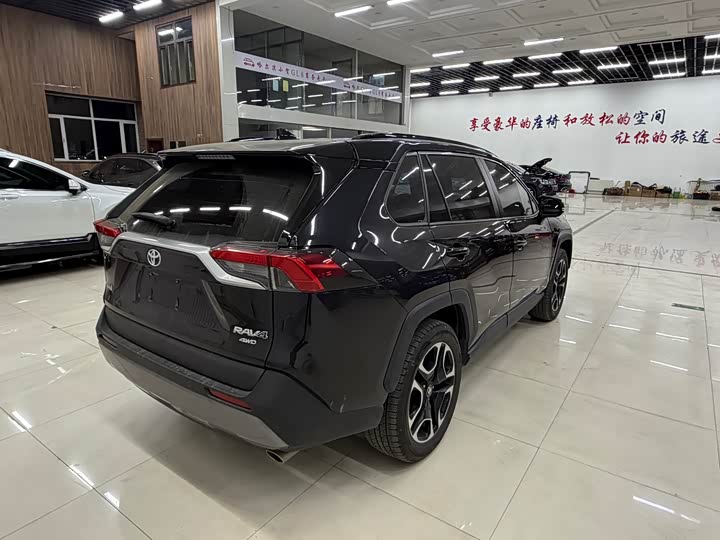 Фото 5 - Toyota RAV4