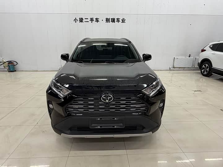 Фото 8 - Toyota RAV4