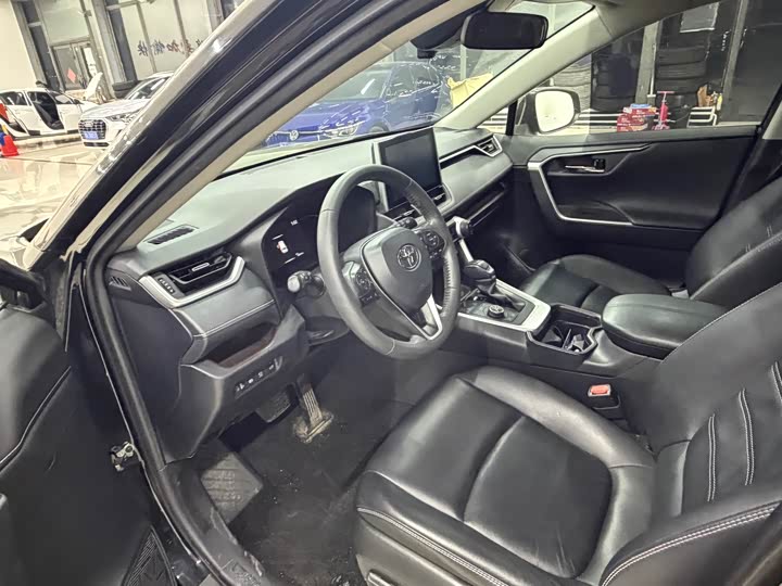 Фото 9 - Toyota RAV4