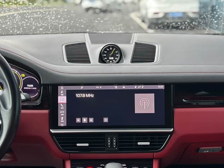 Фото 12 - Porsche Cayenne Hybrid