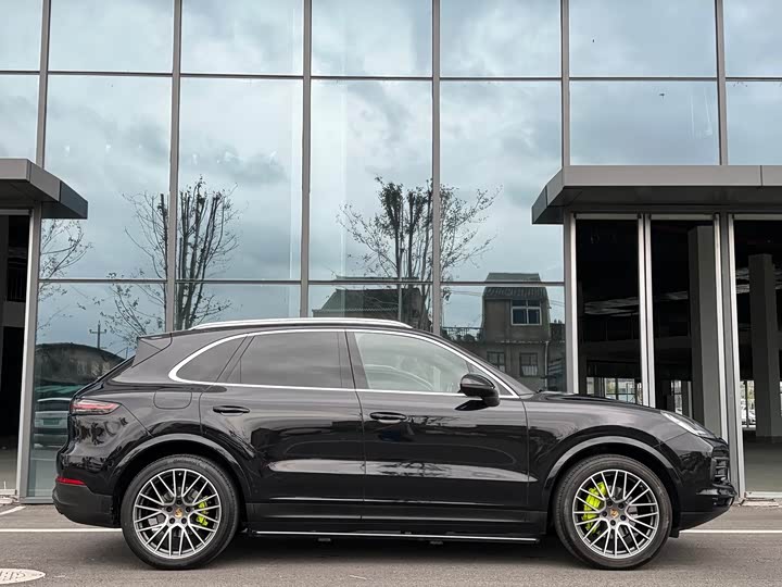 Фото 3 - Porsche Cayenne Hybrid