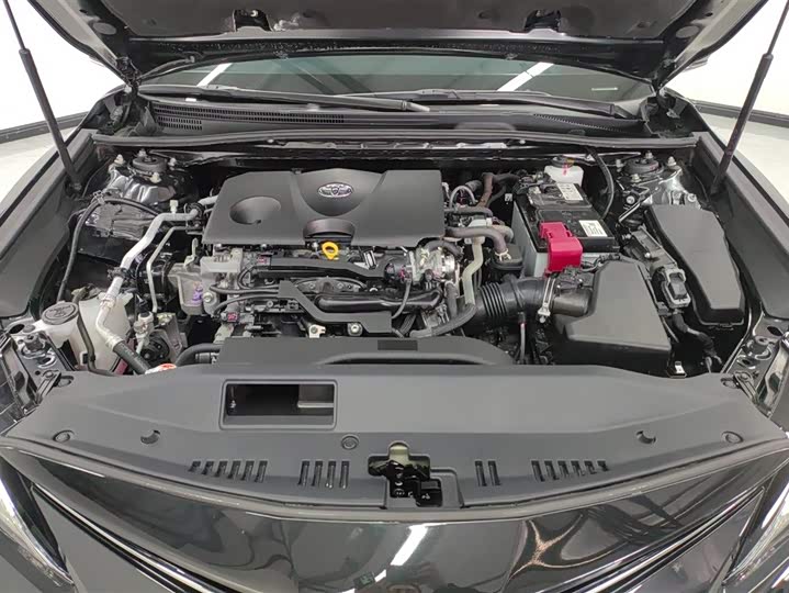 Фото 10 - Toyota Camry