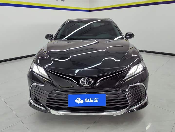 Фото 2 - Toyota Camry