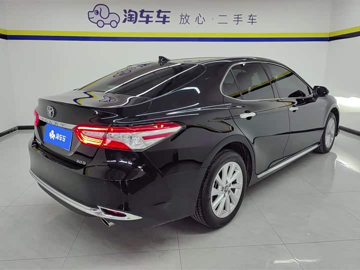 Фото 3 - Toyota Camry