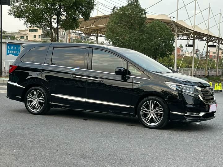 Фото 3 - Honda Elysion