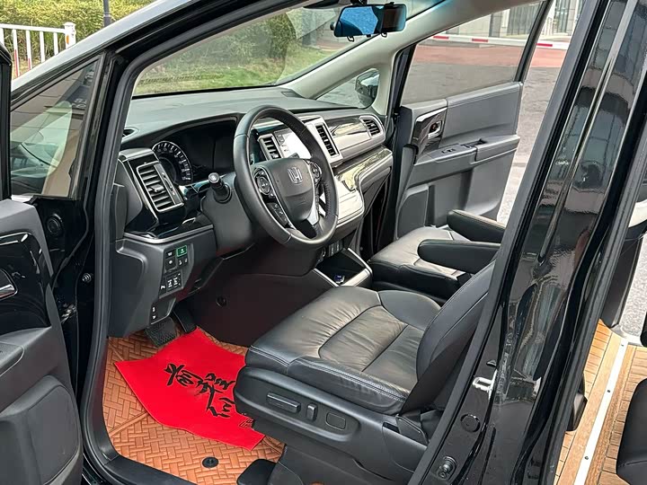 Фото 4 - Honda Elysion