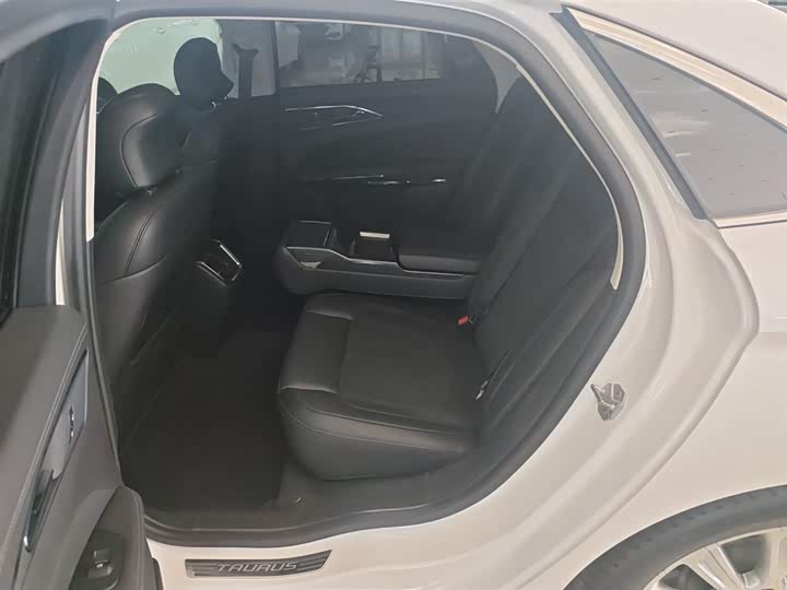 Фото 16 - Ford Taurus