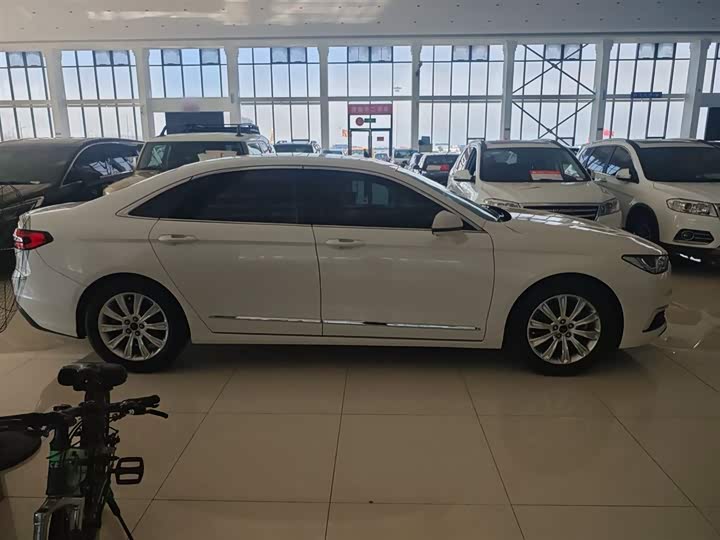 Фото 6 - Ford Taurus