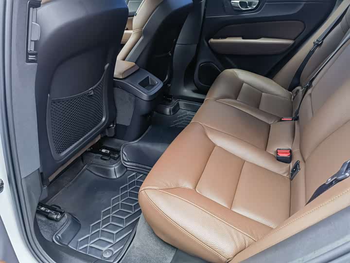 Фото 10 - Volvo XC60