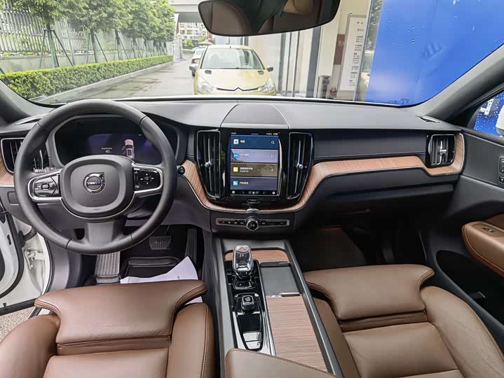 Фото 11 - Volvo XC60