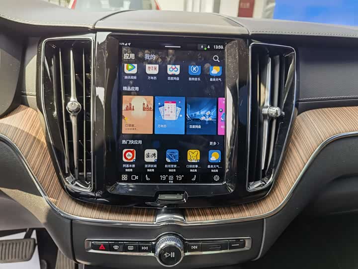 Фото 14 - Volvo XC60