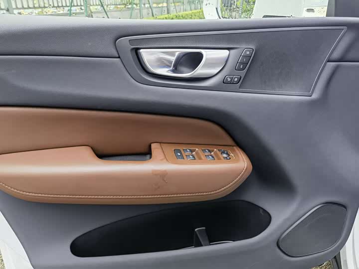 Фото 7 - Volvo XC60