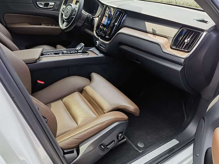 Фото 9 - Volvo XC60