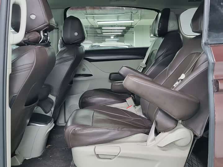 Фото 7 - Buick GL8 ES