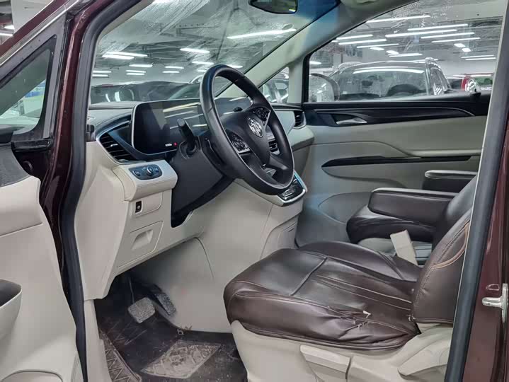 Фото 8 - Buick GL8 ES