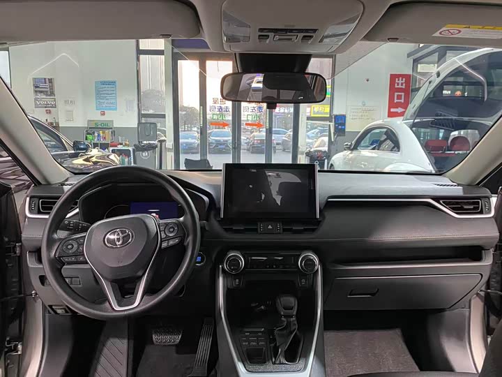 Фото 11 - Toyota RAV4