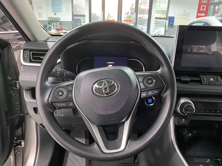 Фото 12 - Toyota RAV4