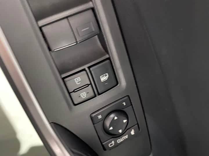 Фото 13 - Toyota RAV4