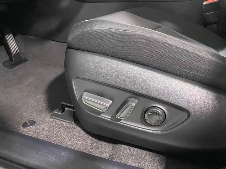 Фото 14 - Toyota RAV4