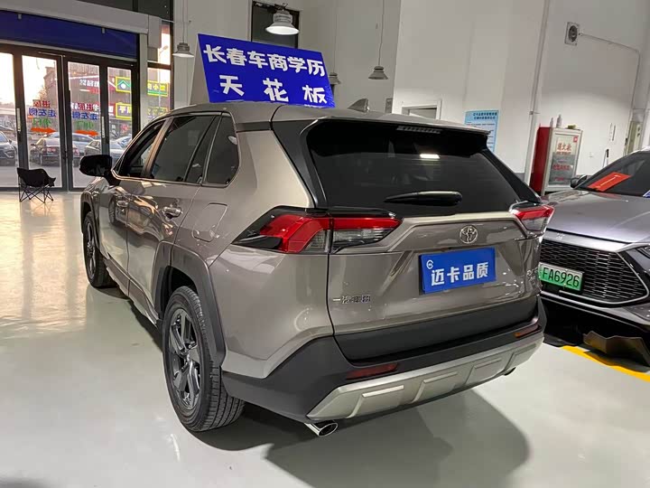 Фото 5 - Toyota RAV4