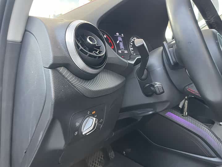 Фото 4 - Audi Q2L