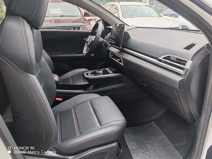 Фото 18 - BYD E2