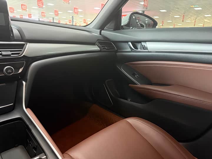 Фото 14 - Honda Inspire