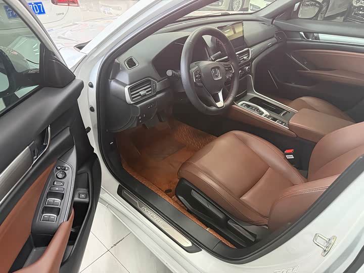 Фото 7 - Honda Inspire