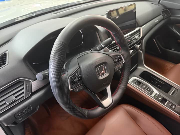 Фото 8 - Honda Inspire