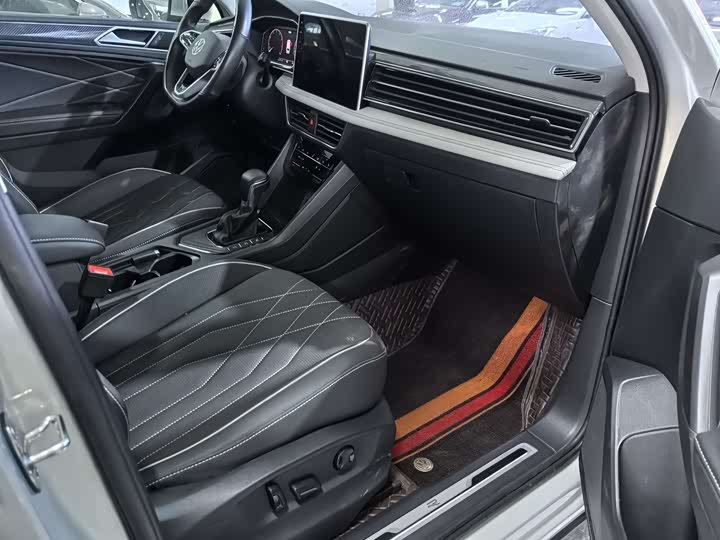 Фото 11 - Volkswagen Tiguan L Pro