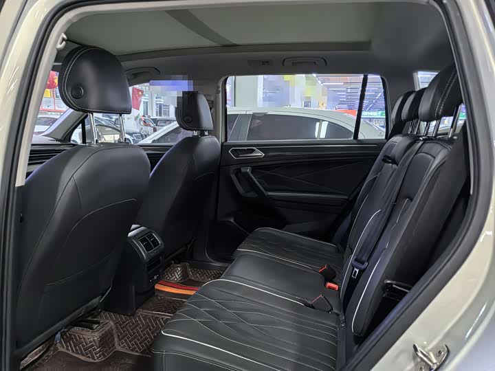 Фото 12 - Volkswagen Tiguan L Pro