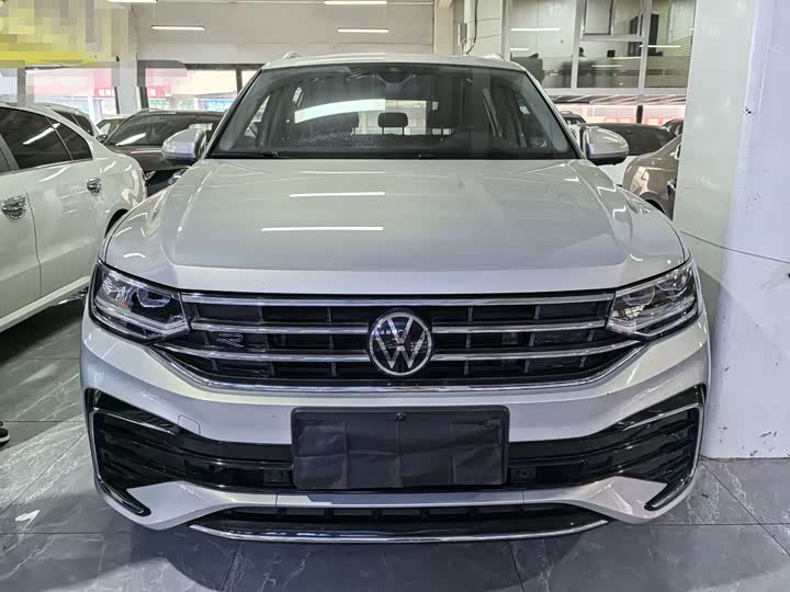Фото 2 - Volkswagen Tiguan L Pro