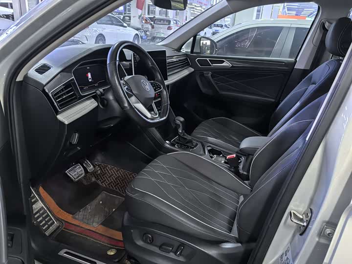 Фото 7 - Volkswagen Tiguan L Pro