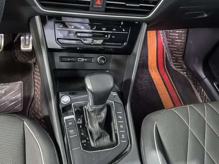 Фото 9 - Volkswagen Tiguan L Pro