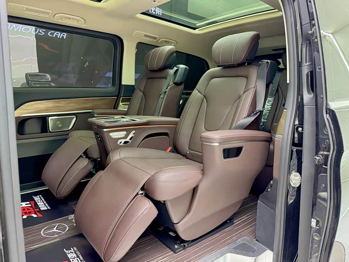 Фото 11 - Mercedes-Benz V-Class