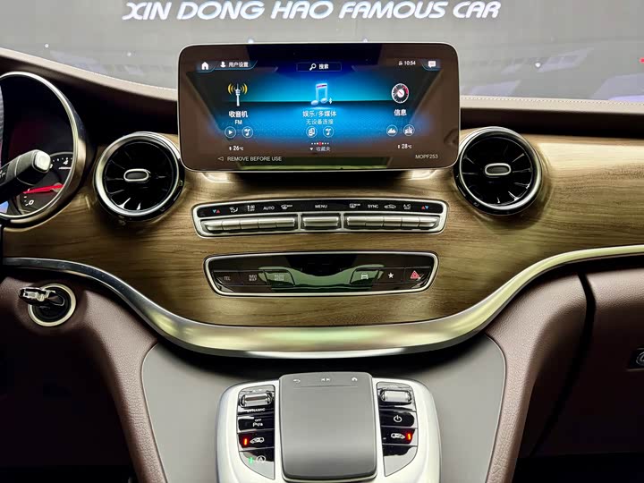 Фото 15 - Mercedes-Benz V-Class