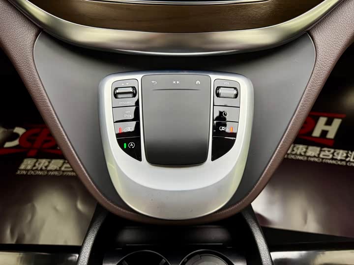 Фото 16 - Mercedes-Benz V-Class