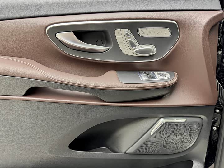 Фото 17 - Mercedes-Benz V-Class