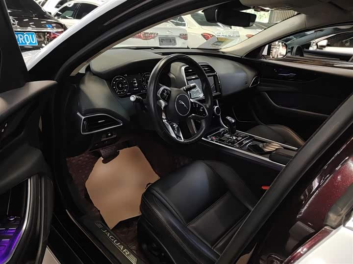 Фото 15 - Jaguar XE L