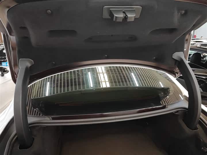 Фото 19 - Jaguar XE L