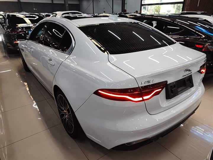 Фото 5 - Jaguar XE L