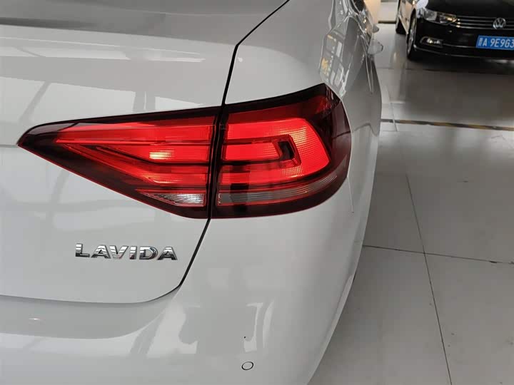 Фото 8 - Volkswagen Lavida