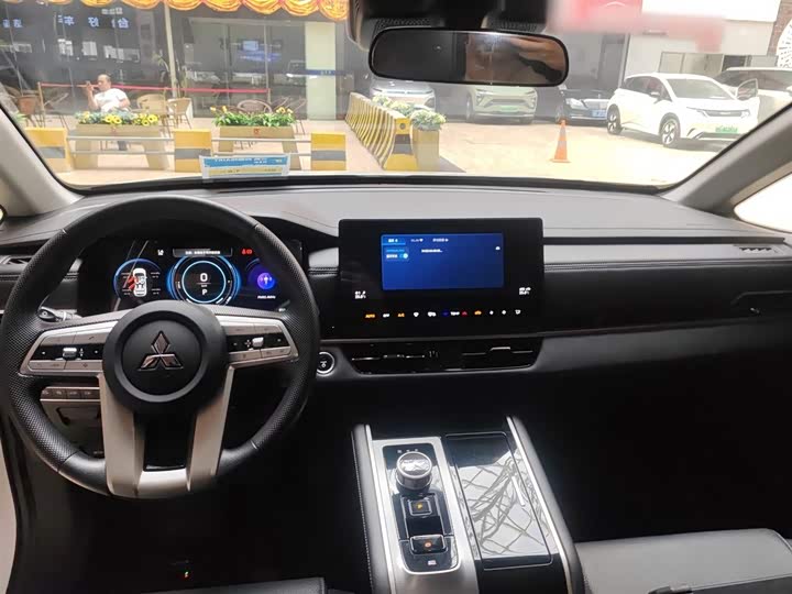 Фото 10 - Mitsubishi Airtrek EV