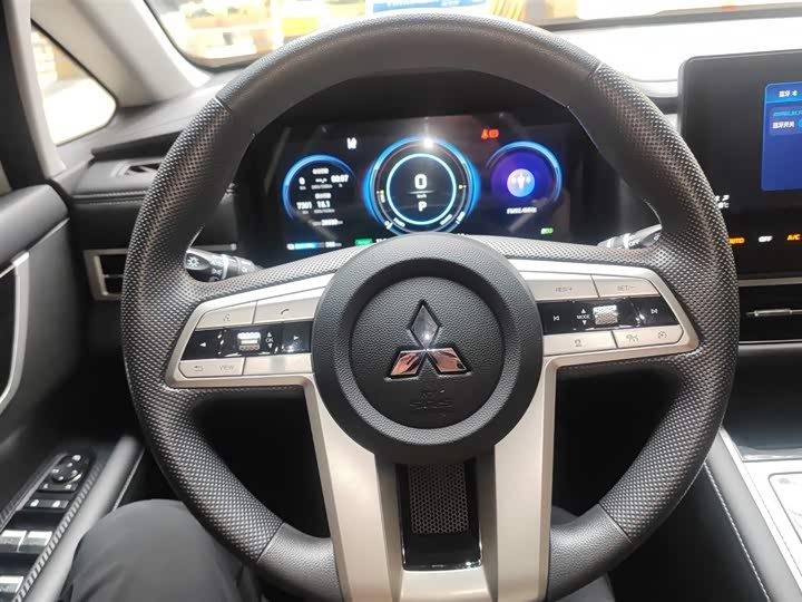 Фото 11 - Mitsubishi Airtrek EV