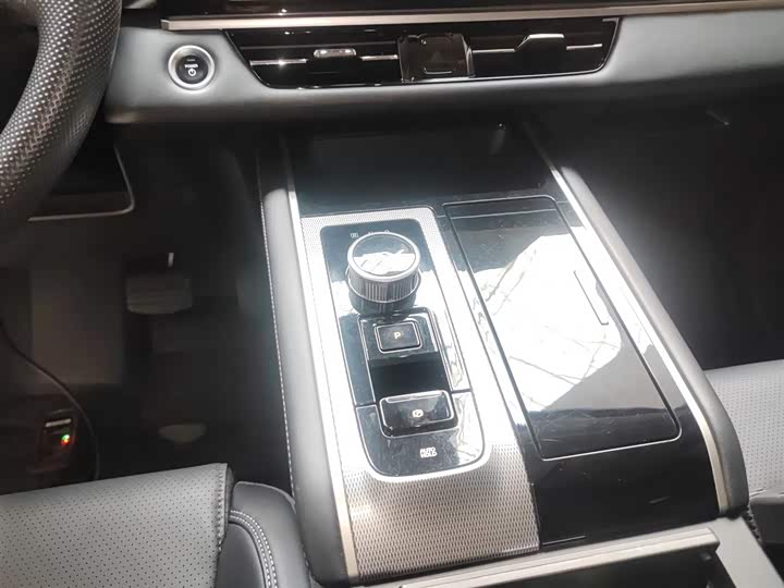 Фото 14 - Mitsubishi Airtrek EV