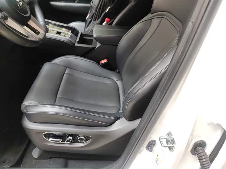 Фото 15 - Mitsubishi Airtrek EV