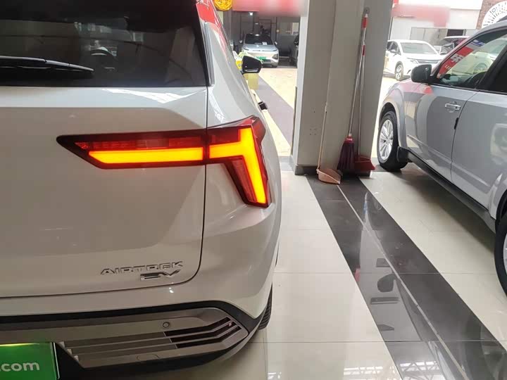 Фото 8 - Mitsubishi Airtrek EV