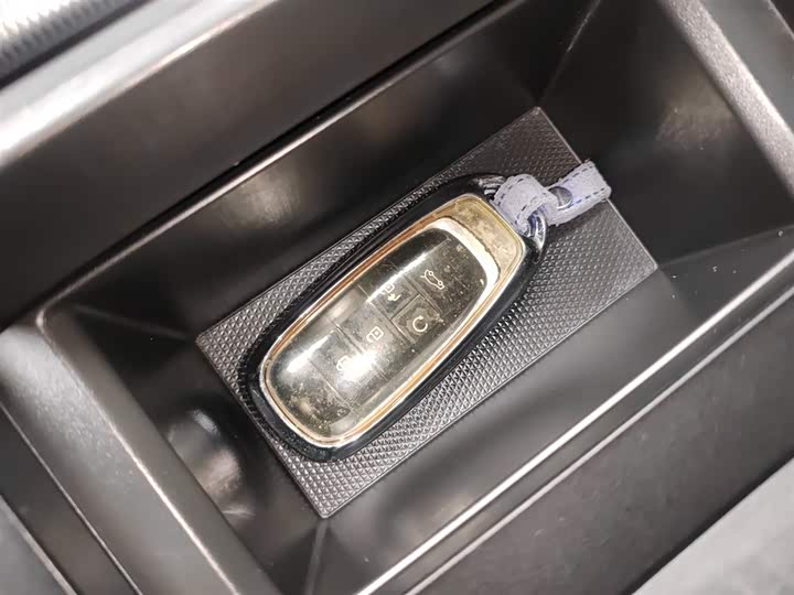 Фото 9 - Mitsubishi Airtrek EV