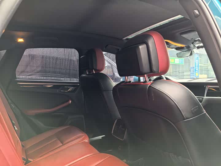 Фото 11 - Porsche Macan